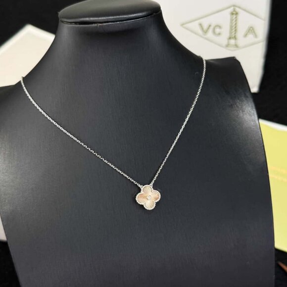 Van Cleef & Arpels Christmas limited radium carving four-leaf clover necklace - Picture 1 of 8